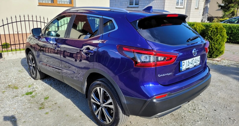 Nissan Qashqai cena 77900 przebieg: 104000, rok produkcji 2018 z Jarocin małe 137